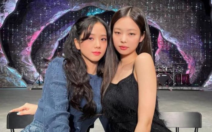 YG để Jisoo 'bắt chước' Jennie trong màn solo debut?