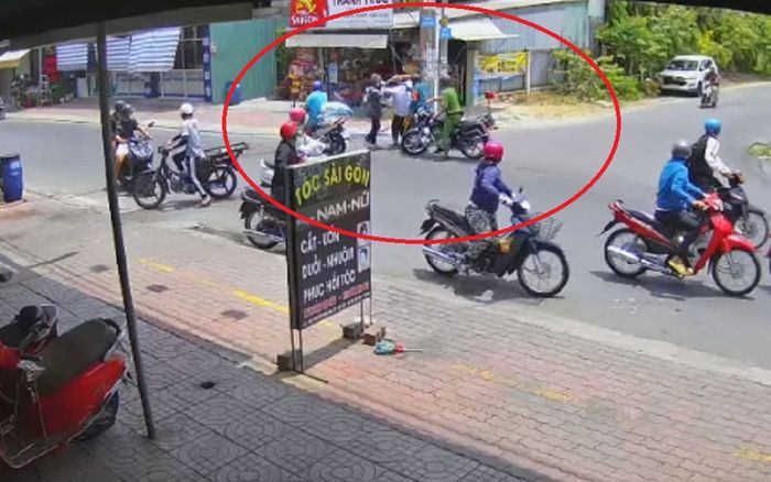 Xôn xao clip người đàn ông mặc đồng phục dân quân tự vệ cầm gậy vụt nam sinh gây bức xúc