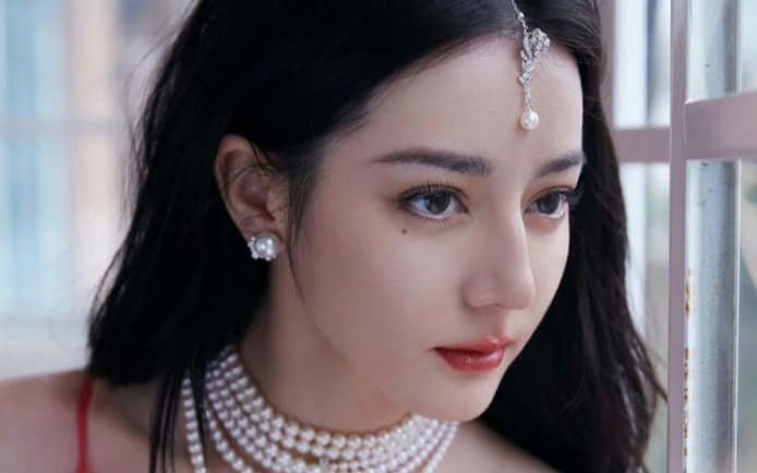 Địch Lệ Nhiệt Ba được khen 'đẹp như hoa' nhờ hình ảnh cách đây 16 năm trước