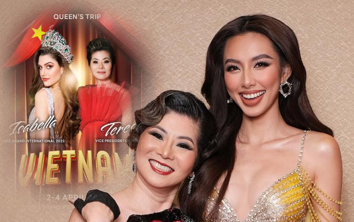Miss Grand 2022 sang Việt Nam cùng bà Teresa: Thùy Tiên sắp được mẹ nuôi làm phó nháy cho rồi
