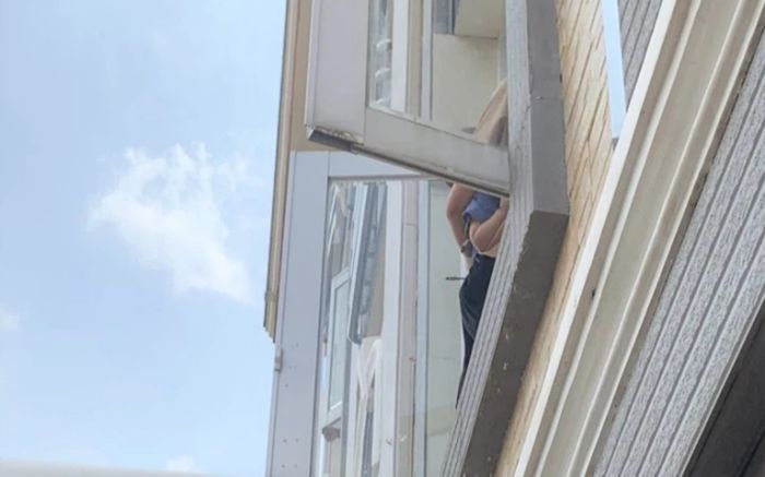 Nghẹt thở giây phút mẹ ôm con nhỏ định nhảy lầu tự tử Đắk Nông