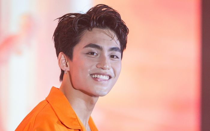 MONO bị quay lén từ 'cánh gà', giọng hát và vũ đạo có còn chất lượng?