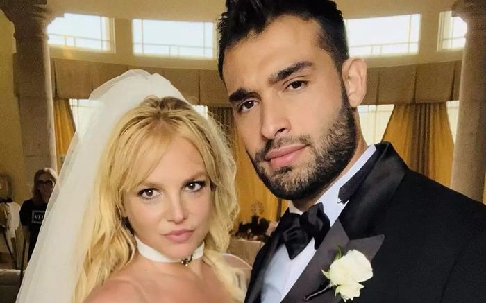 Mới kết hôn lần 3 chưa đầy một năm, Britney Spears bất ngờ vướng vào tin đồn chia tay chồng trẻ