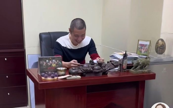 NSND Công Lý trở lại cơ quan làm việc, được bà xã chăm chỉ đưa đón mỗi ngày