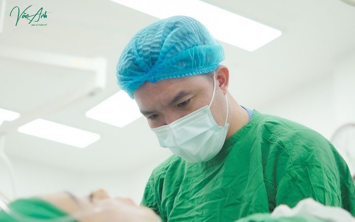 Bác sĩ Văn Anh - 10 năm tìm 'chân ái' cho phẫu thuật thẩm mỹ mũi