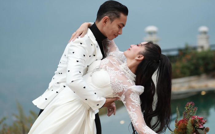 Sau đám cưới, Khánh Thi bất ngờ đăng đàn chuyện 'hận cả thế giới', kể về những bất ổn tâm lý