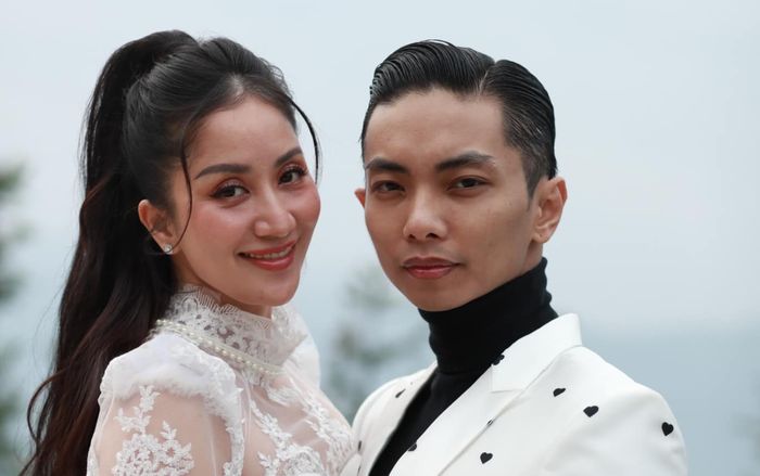 Phan Hiển 'khóc ròng' vì số lương đầy 'chặt chém' nhận được từ Khánh Thi