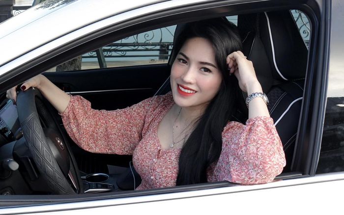 Võ Hà Linh: Từ phòng trọ 10m2 mở công ty riêng, bán sạch hàng 3 nhà máy chỉ 1 giờ nhưng vẫn gây tranh cãi