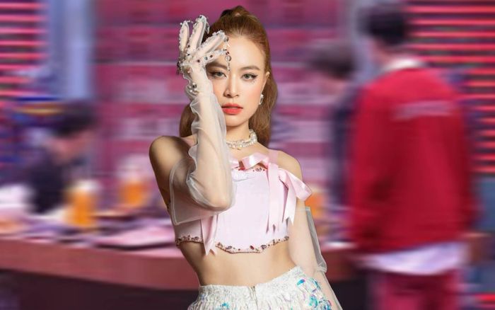 Hoàng Thùy Linh 'làm khó' dàn nghệ sĩ đình đám Trung Quốc trên sóng truyền hình