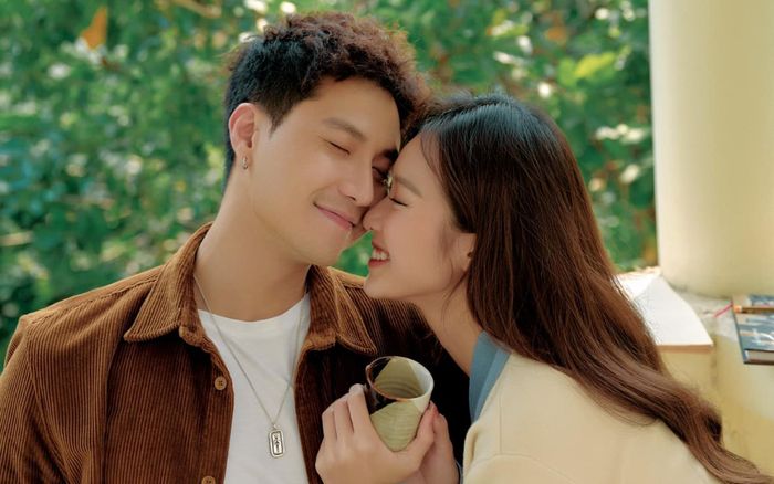 Khoảnh khắc Thanh Sơn ân cần chăm sóc Khả Ngân khiến các fan girl 'vụn vỡ' con tim