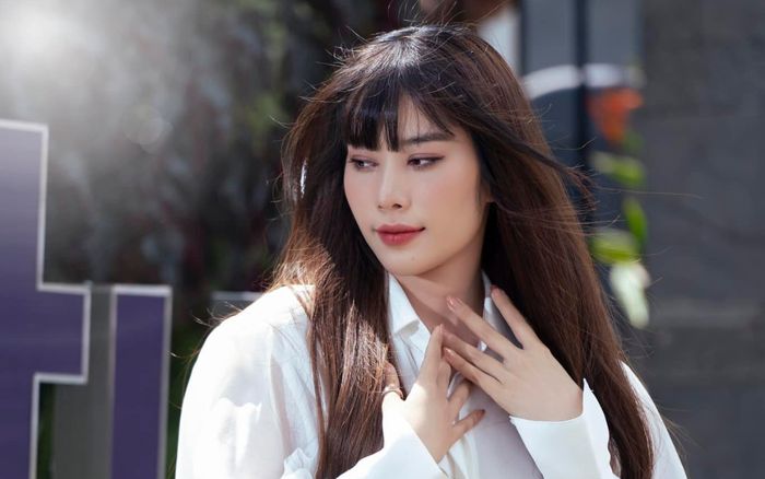 Nam Em mang nhiều suy tư về cách 'sống thật' vào lúc nửa đêm