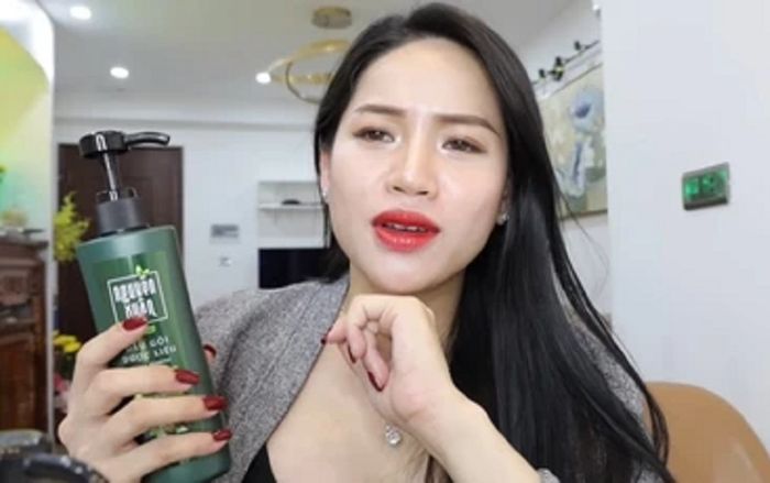 Bị phản ứng livestream bán hàng là 'đạp đổ bát cơm' người kinh doanh truyền thống, Hà Linh nói gì?