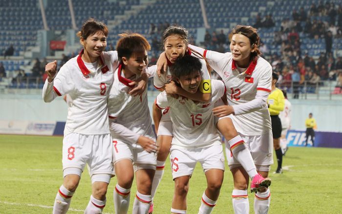 Huỳnh Như ghi 2 bàn giúp Việt Nam đè bẹp Nepal: Phong độ khác biệt so với Quang Hải