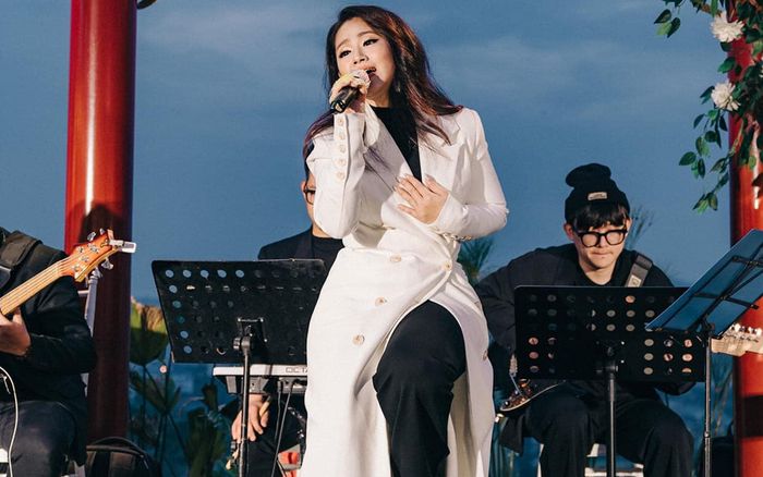 Lương Bích Hữu hát nhạc Hoa trên sân khấu, nghe xong ai nấy đều muốn... 'lẹo cả lưỡi'!