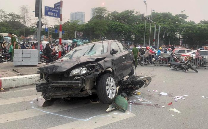 Phản ứng gây chú ý của vợ tài xế 'ô tô điên' tông 17 xe máy giữa phố Hà Nội trước khoảnh khắc kinh hoàng