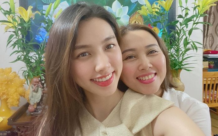 Mẹ Thùy Tiên nghẹn lòng kể về quá khứ bị đánh bầm dập, cấm không được gặp con