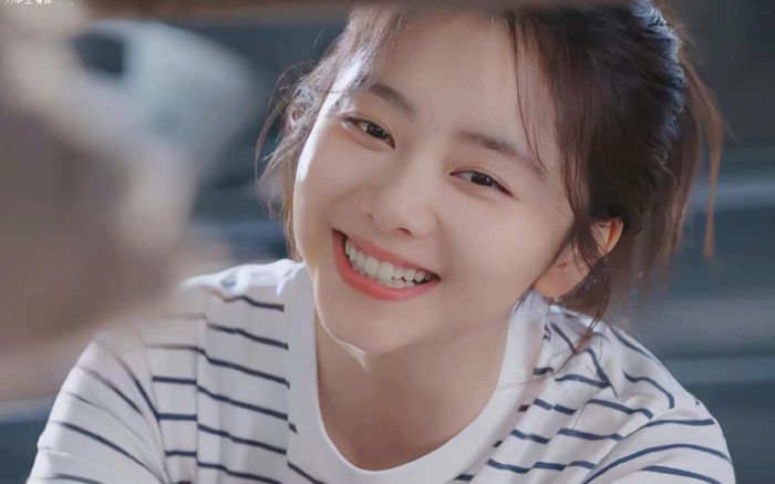 Đàm Tùng Vận bất ngờ công khai tình cảm với một đồng nghiệp cùng ngành hơn 11 tuổi