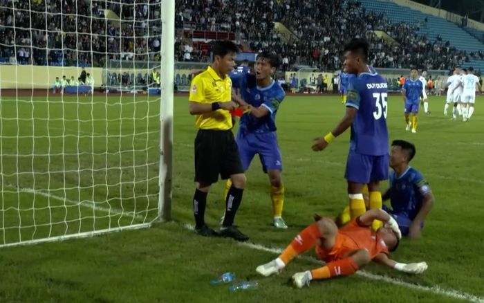 'Bó tay' với kết luận của Ban trọng tài VFF