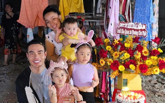 Lê Dương Bảo Lâm 'chơi lớn' tặng vợ 200 bộ đồ cùng dòng nhắn nhủ 'dở khóc dở cười'