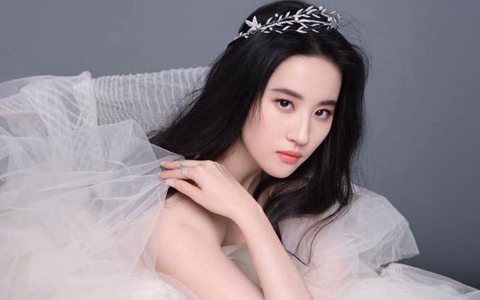 Lưu Diệc Phi và người yêu công bố ngày trọng đại sau 5 năm hẹn hò