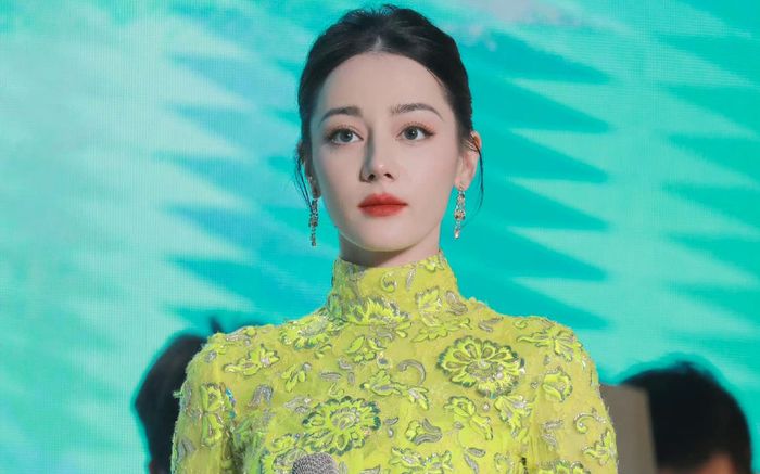 Địch Lệ Nhiệt Ba và tình mới gặp biến lớn khiến fan hốt hoảng