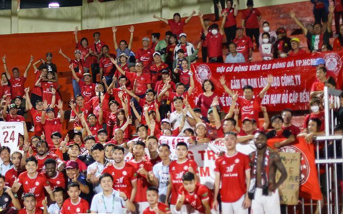 CĐV TPHCM sẽ nộp phạt giúp HLV Vũ Tiến Thành, còn góp tiền xây dựng uy tín cho quan chức VFF