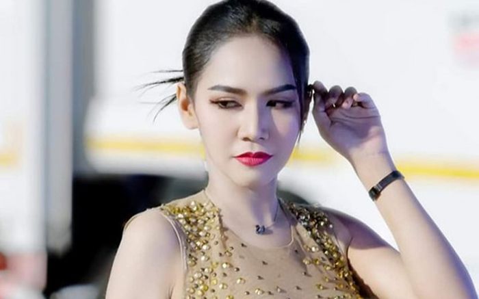 Nữ ca sĩ qua đời do ngã xuống bể bơi tại đêm diễn