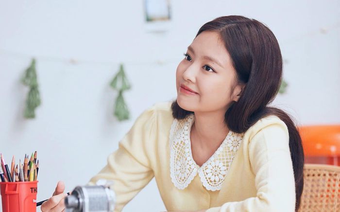 Jennie (BLACKPINK) công khai tình cảm với tiền bối lớn hơn 23 tuổi