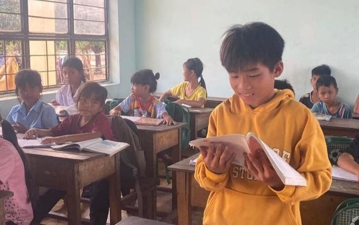 Chới với giữa dòng nước sâu, 2 học sinh may mắn được cứu sống khi 'điều kỳ diệu' xuất hiện