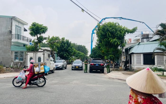 Con gái đến phòng trọ chơi với mẹ kế, người cha sau đó phát hiện cảnh tượng hãi hùng