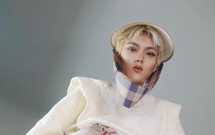 Phạm Thoại bị chỉ trích 'không có đạo đức' sau vụ đôi giày 40 triệu mẹ đem lội ruộng, chính chủ nói gì?