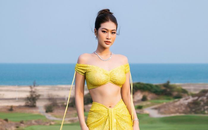 Thiên Ân khoe vòng eo đồng hồ cát với chiếc áo ngắn cũn, anti-fan chỉ biết lặng thinh