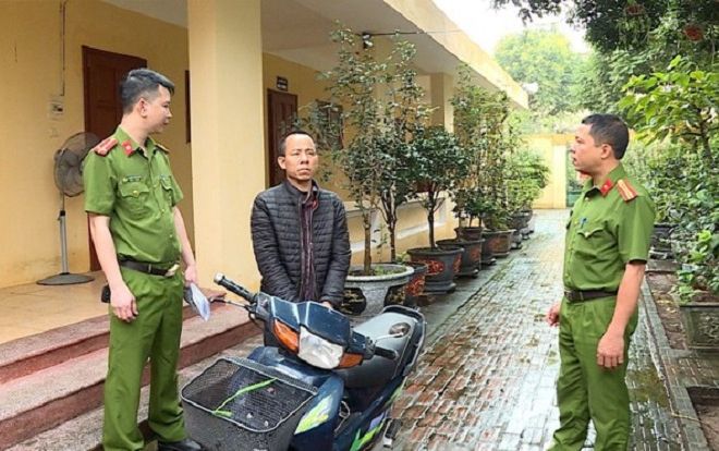 Sau câu nói 'cho xin cái xe', kẻ lạ mặt khiến 3 người đàn ông ngớ người trước diễn biến tiếp theo