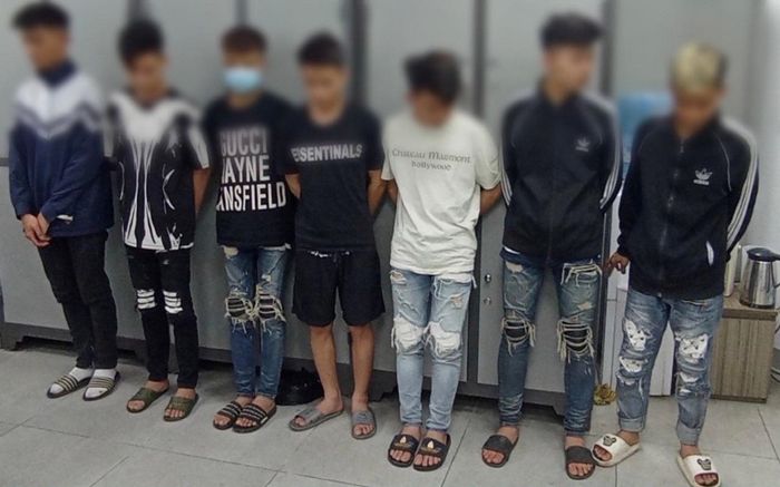 Nhóm thanh thiếu niên mang vỏ chai bia từ Bắc Giang đến Hà Nội để làm điều không tưởng