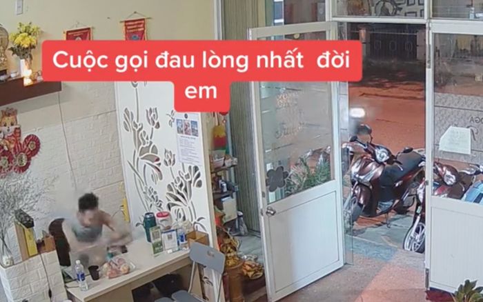 Nhận cuộc gọi báo tin mẹ mất, chàng trai gục ngã khóc nức nở: Giây phút đau đớn nhất đời