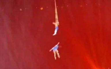 Xót xa một nữ diễn viên qua đời khi đang biểu diễn, rơi từ độ cao 10 mét