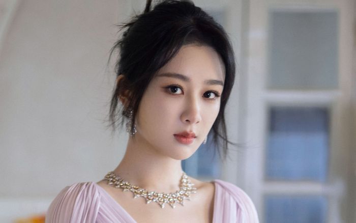 Bị body shaming chưa đủ, Dương Tử còn từng được nhà sản xuất khuyên nên từ bỏ nghiệp diễn