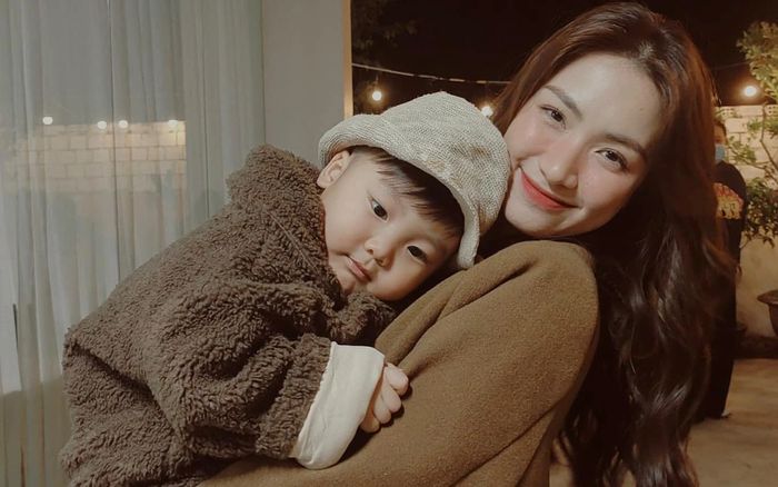 Hòa Minzy rưng rưng xúc động khi được quý tử tâm tình: Chỉ 3 câu nói khiến ai cũng ấm lòng