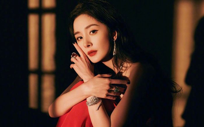 Dương Mịch bị chính fan lên tiếng trách mắng vì bỏ bê việc quay phim