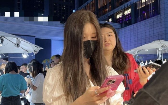 Triệu Lộ Tư bị bắt gặp trổ tài 'trả giá' khi bí mật về quê