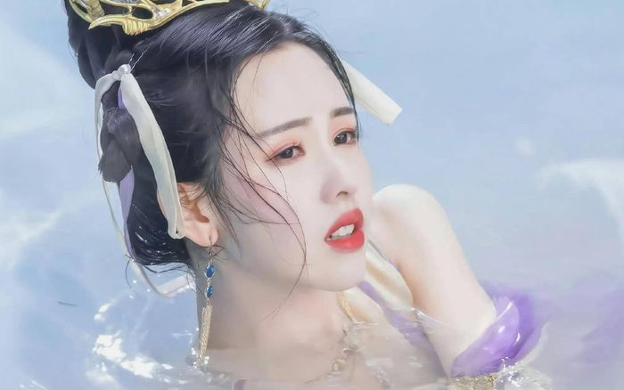 Trần Đô Linh chảy máu mũi trong lúc diễn cảnh mập mờ với bạn trai Dương Tử