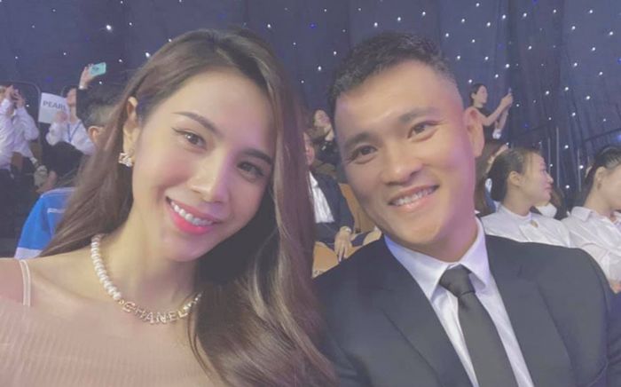 Thuỷ Tiên chê trách ông xã Công Vinh 'vô tri', chuyện gì đây?