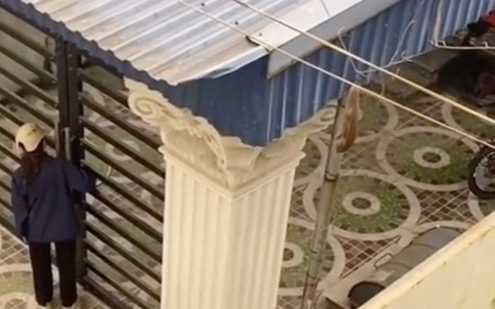 Người vợ bỏ chồng theo nhân tình đột nhiên trở về nhà, gặp ngay hàng xóm 'có tâm nhất hệ mặt trời'