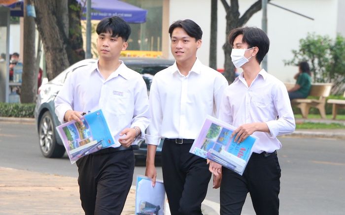 Ngành 'trắng' sinh viên: Học khó, ra trường lương... vài triệu đồng
