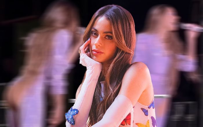 Nữ ca sĩ gây sốc khi diện bộ trang phục 'có như không có': Phơi bày cả 'bàn tọa' trên sân khấu biểu diễn!