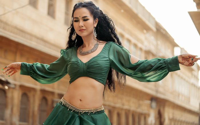 Võ Hạ Trâm tung bản karaoke Về với em, dân mạng đồng loạt 'than trời'