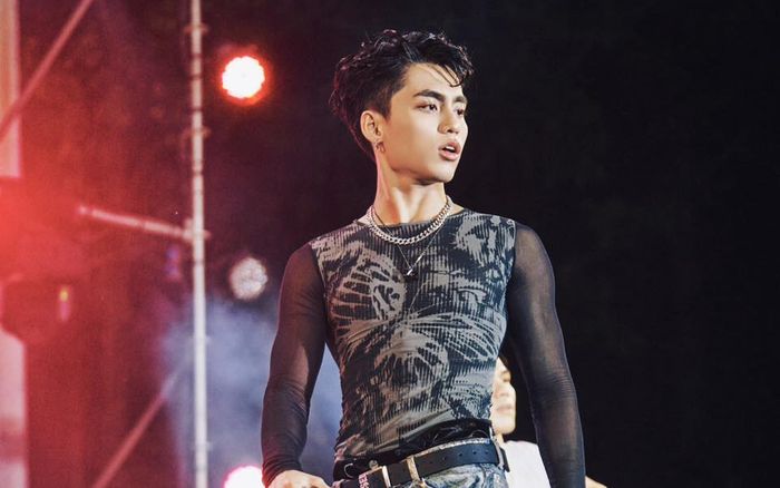 Nổi tiếng không lâu, MONO đã bị 1 khán giả 'không nhìn mặt': Nam ca sĩ liền đáp trả đầy 'phũ phàng'