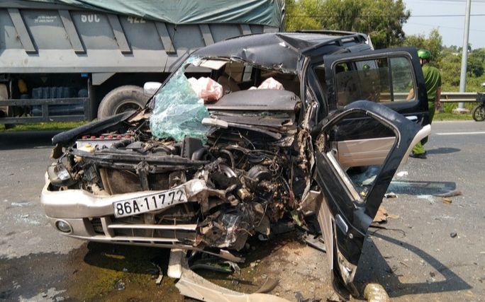 Tai nạn giao thông nghiêm trọng trên cầu La Ngà khiến 6 người thương vong