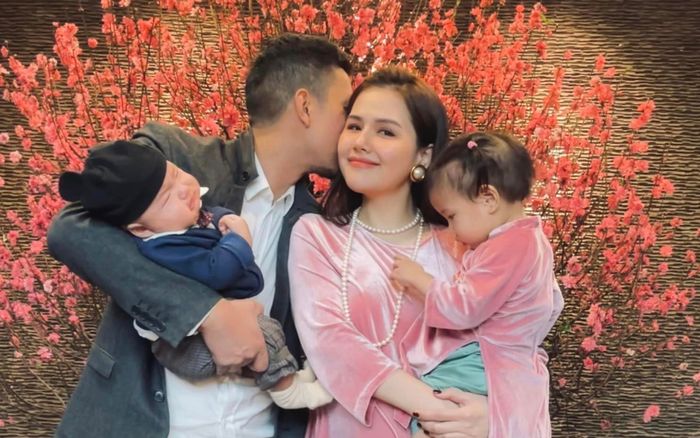 Dâu hào môn Phanh Lee tiết lộ phải thay đổi một thói quen kể từ khi làm mẹ bỉm sữa