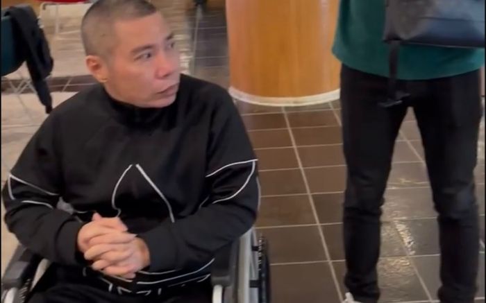 Nghẹn ngào trước khoảnh khắc NSND Công Lý ngồi xe lăn